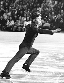 Ken Shelley performs in a singles competition.