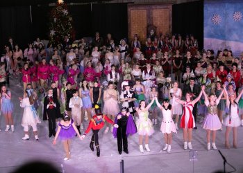 Hundreds of skaters bow after last year's production of the "Nutcracker on Ice."