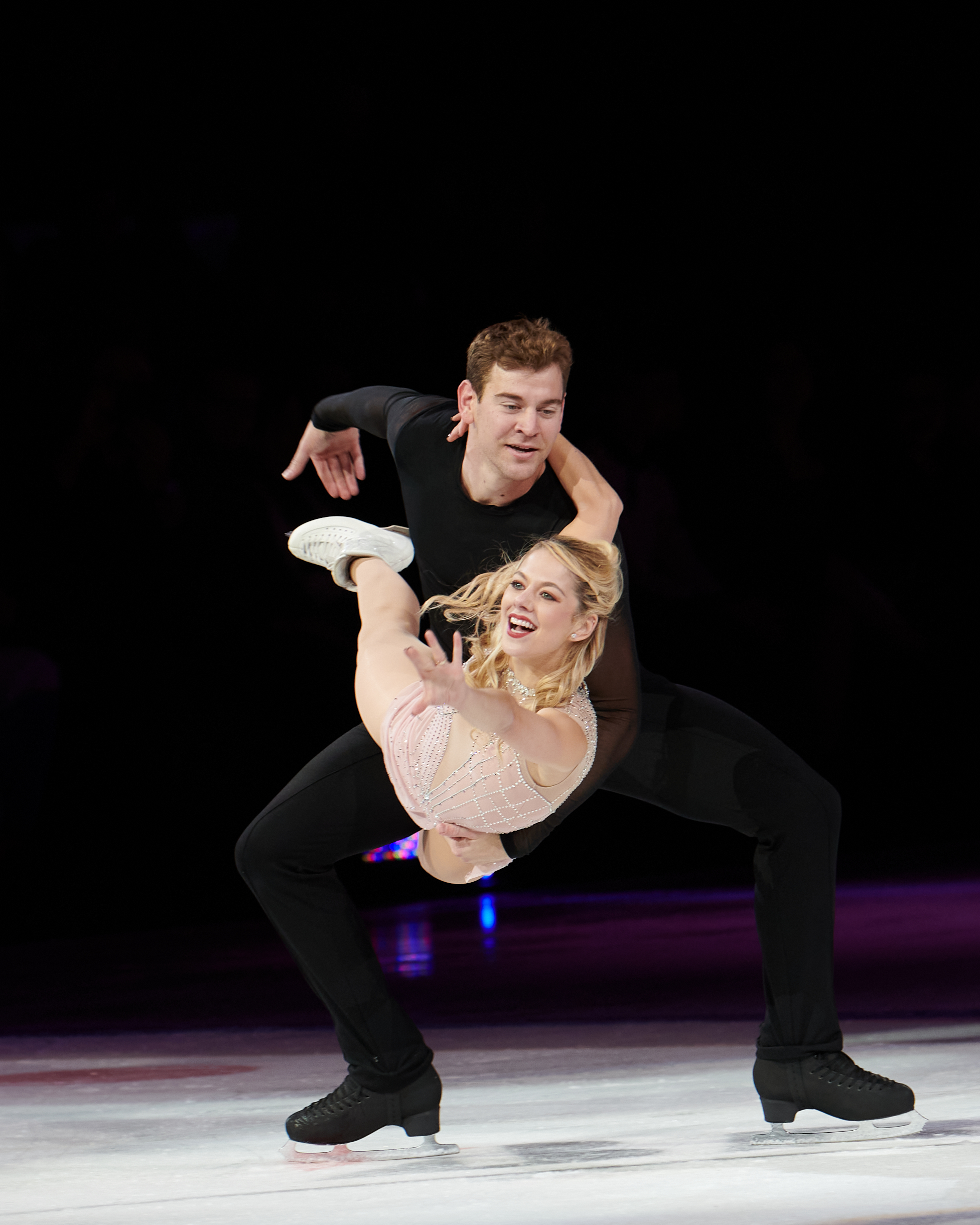 Alexa Knierim and Brandon Frazier perform a lift during the show in Nashville.