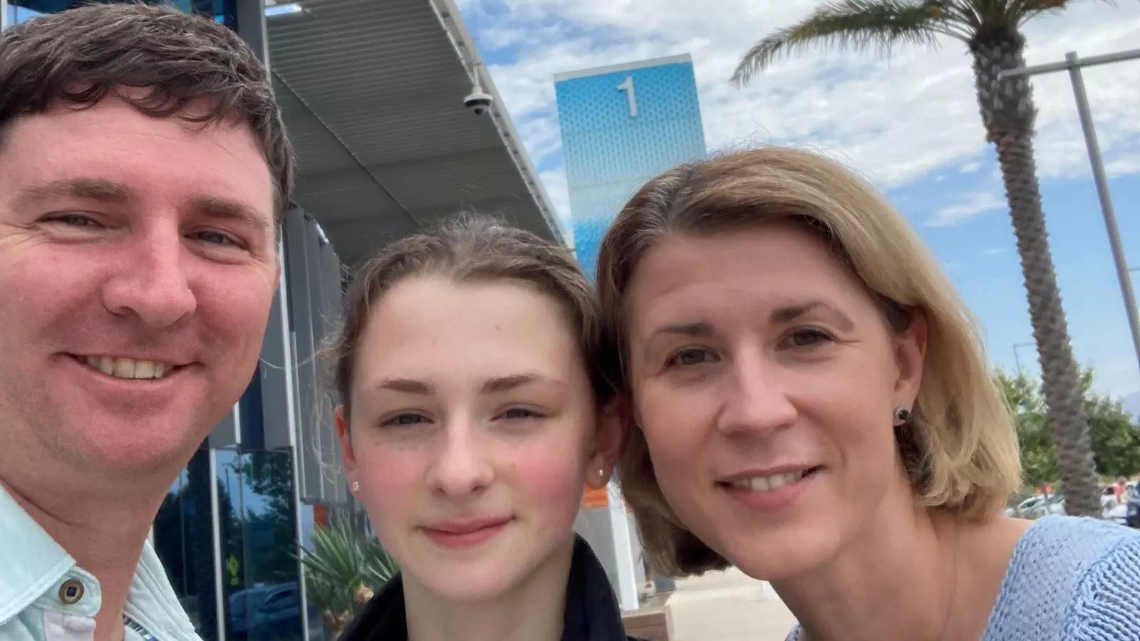 Sarah Everhardt taking a selfie with parents Katya and Johnathan on vacation