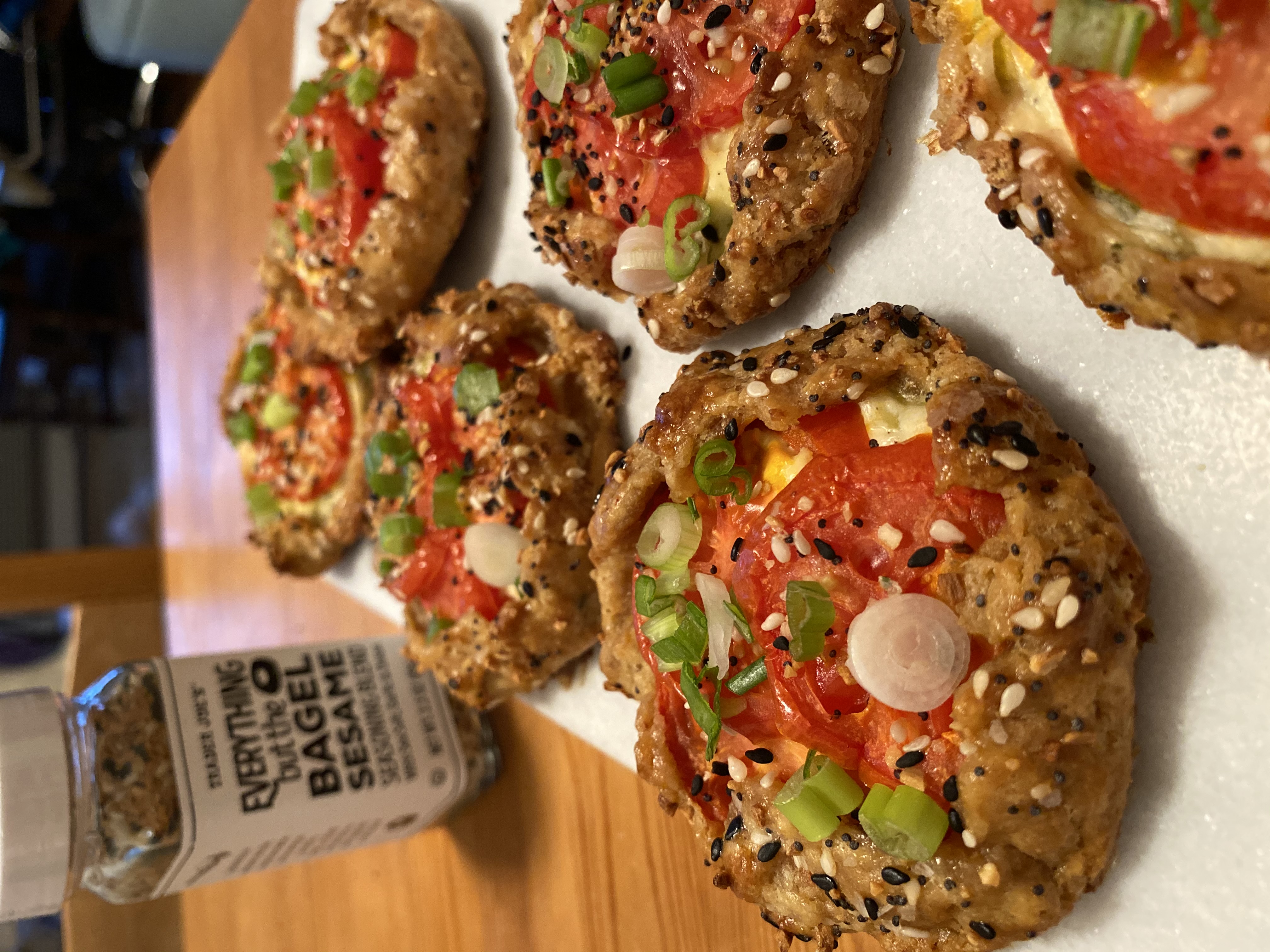 Toasted gallettes with tomatoes on top.